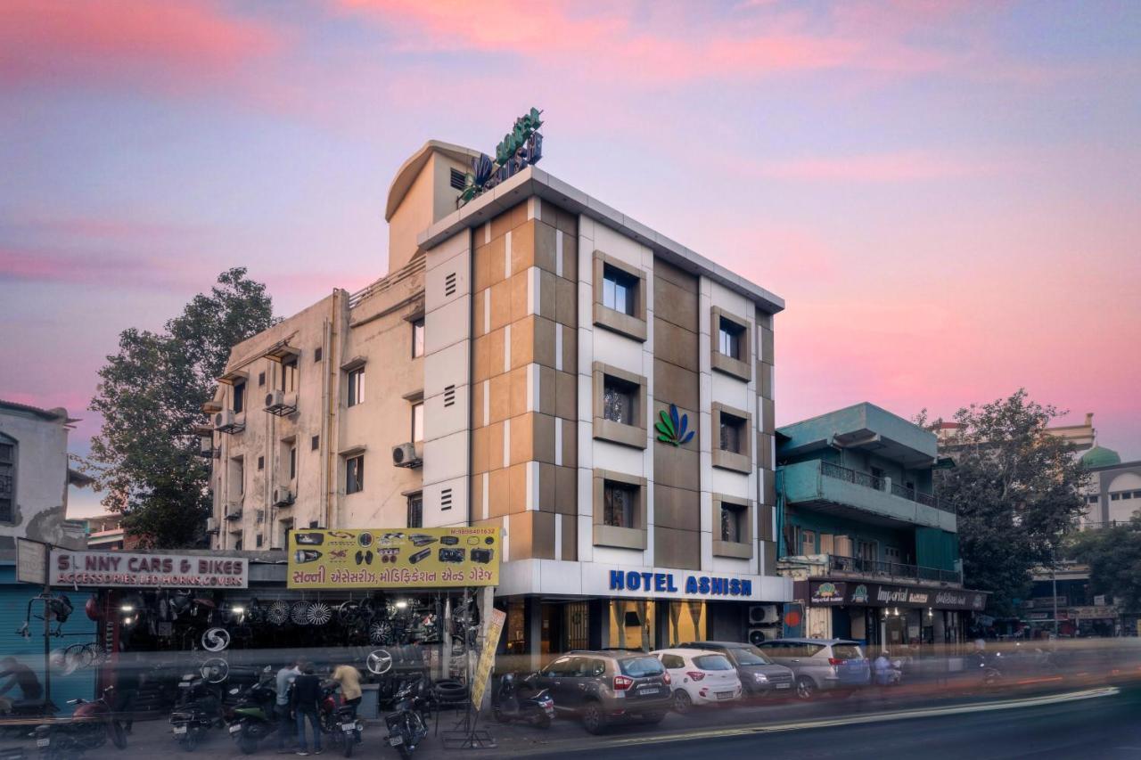 Hotel Ashish Ahmedabad Exterior foto