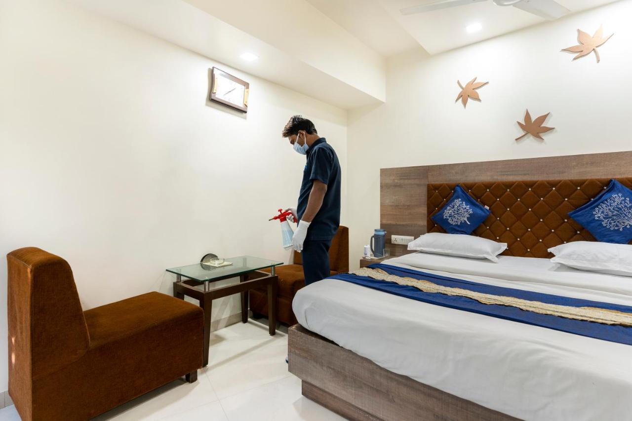 Hotel Ashish Ahmedabad Exterior foto